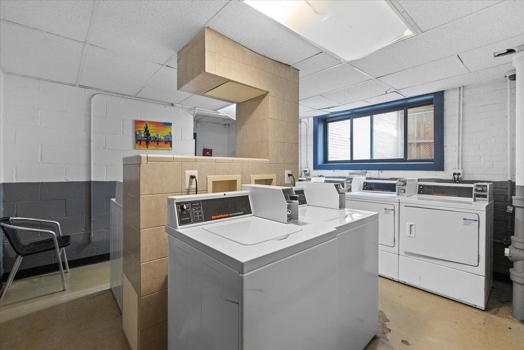 541 W Oakdale Avenue - Photo 7