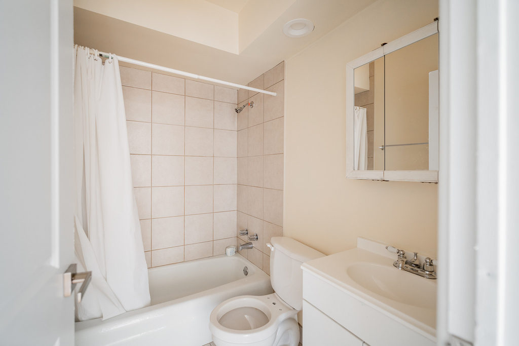 541 W Oakdale Avenue - Photo 15