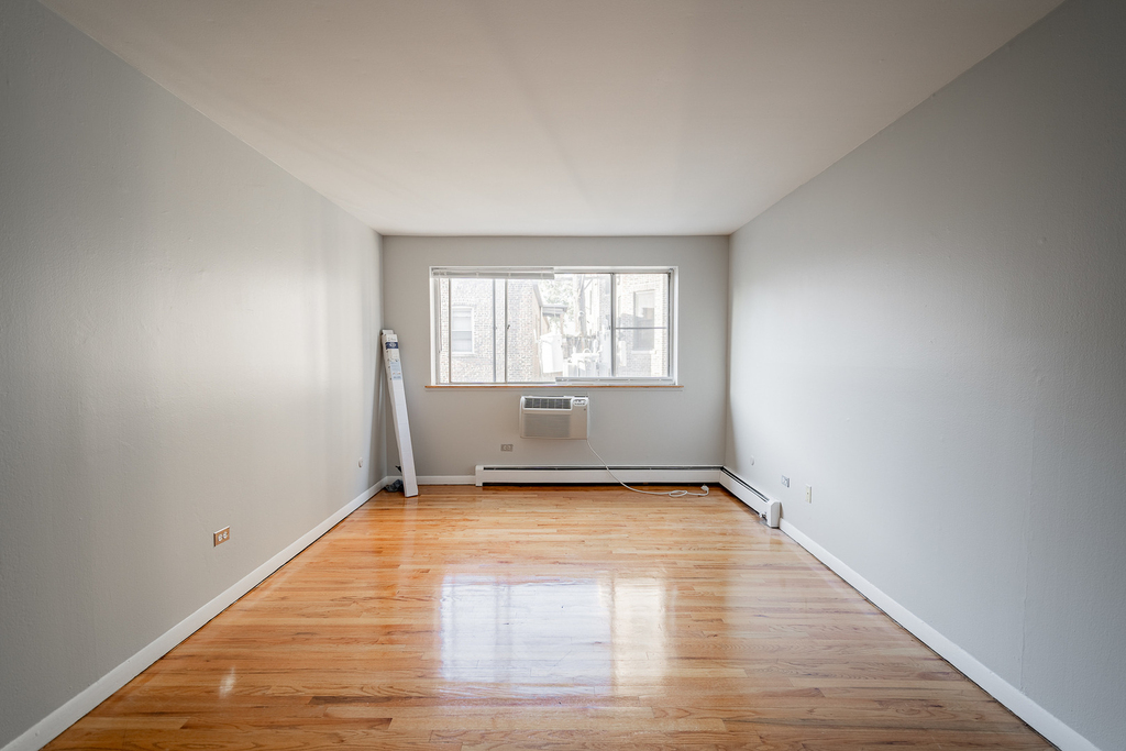 541 W Oakdale Avenue - Photo 5