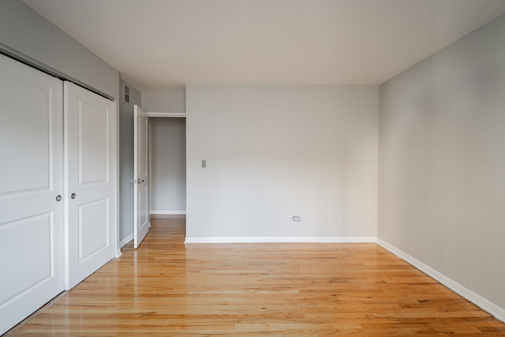541 W Oakdale Avenue - Photo 13