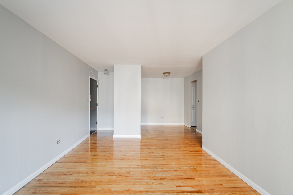 541 W Oakdale Avenue - Photo 3