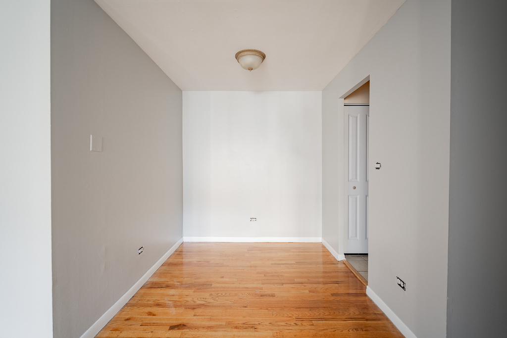 541 W Oakdale Avenue - Photo 7
