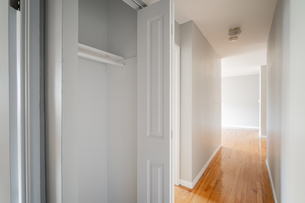 541 W Oakdale Avenue - Photo 11
