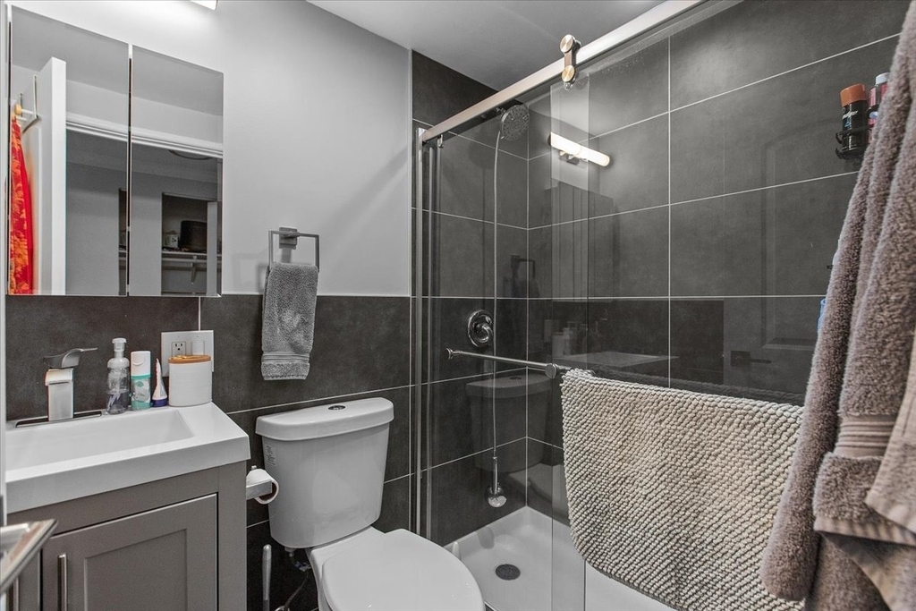 541 W Oakdale Avenue - Photo 4