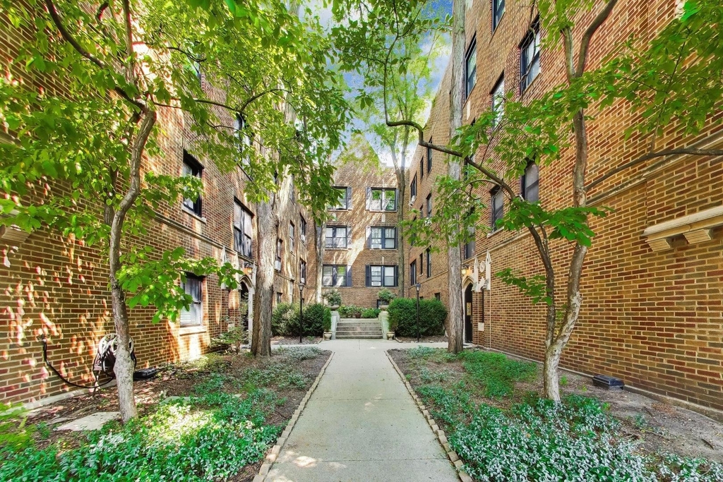 1106 W Montana Street - Photo 1