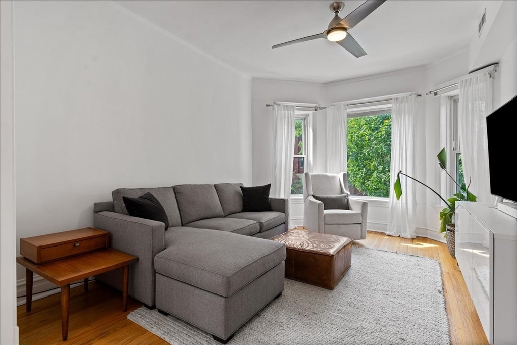 2206 W Eastwood Avenue - Photo 2