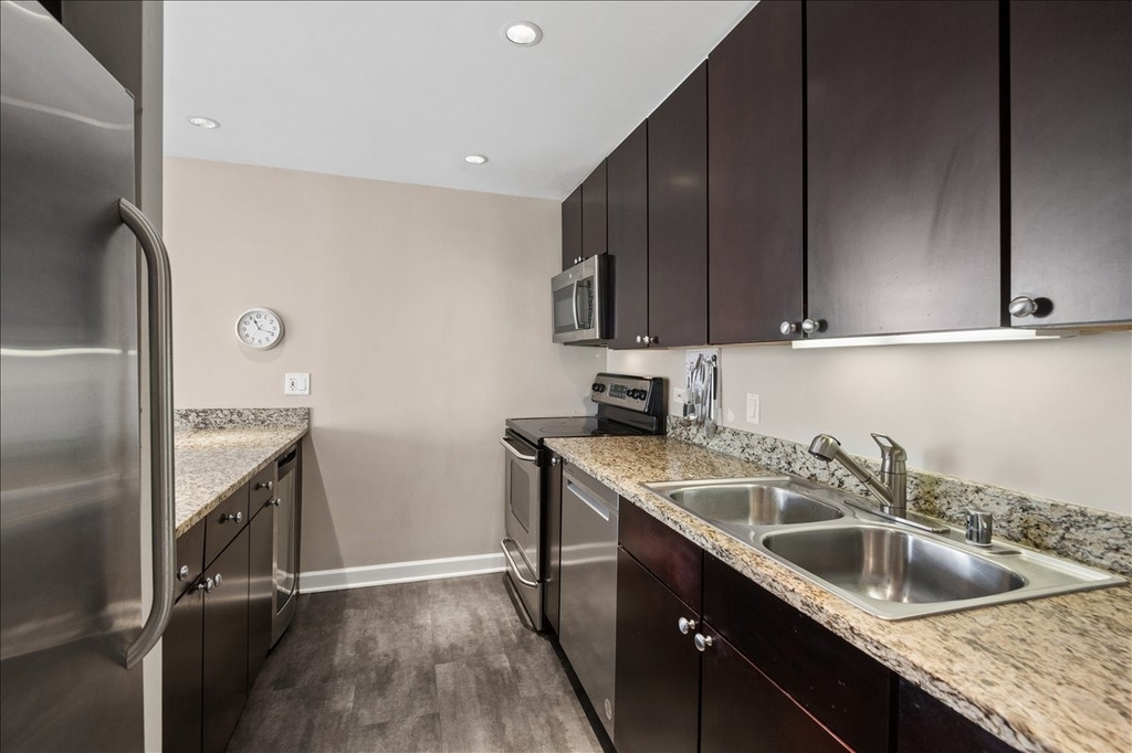30 E Huron Street - Photo 10
