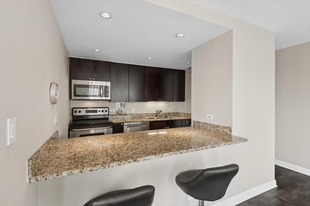 30 E Huron Street - Photo 9