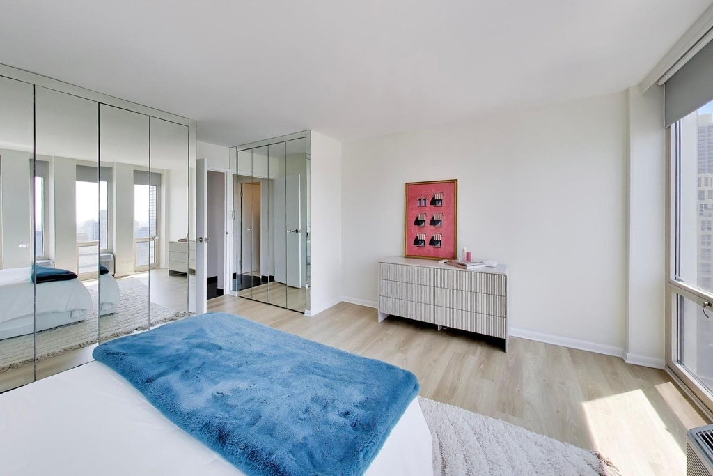 111 E Chestnut Street - Photo 18