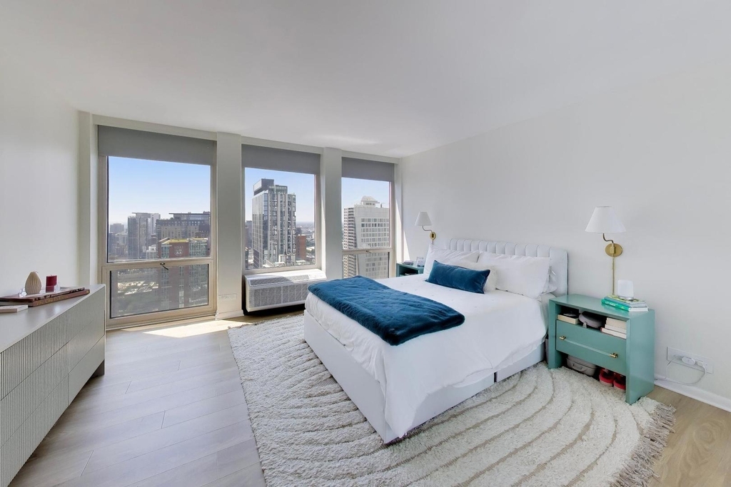 111 E Chestnut Street - Photo 16