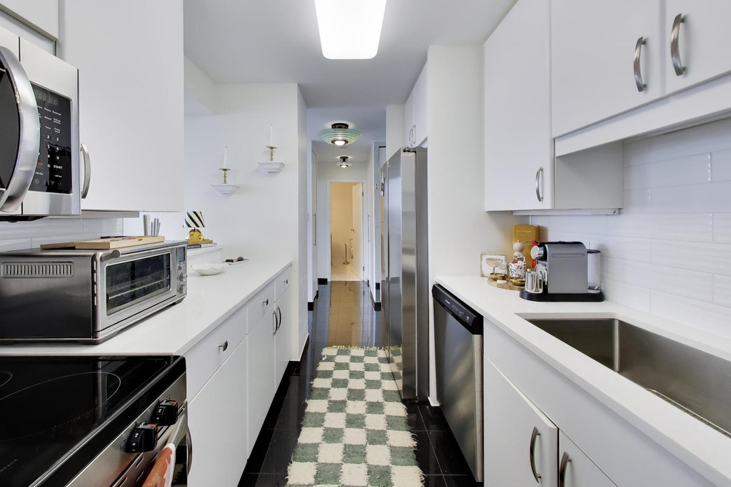 111 E Chestnut Street - Photo 13