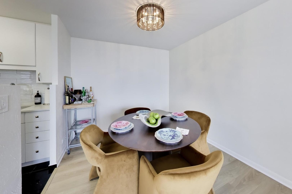 111 E Chestnut Street - Photo 11
