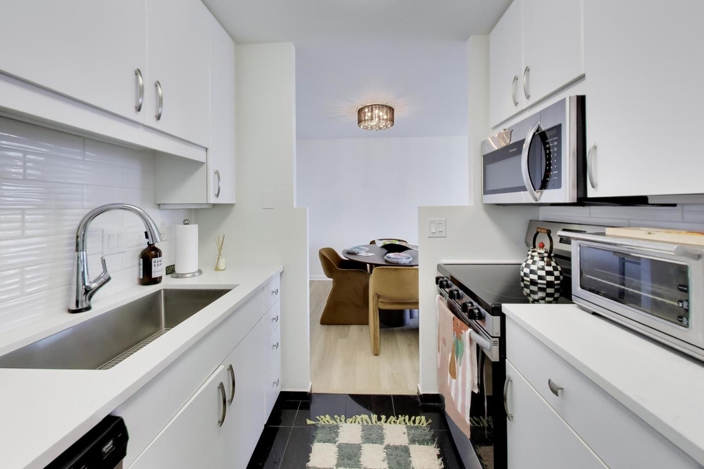 111 E Chestnut Street - Photo 14