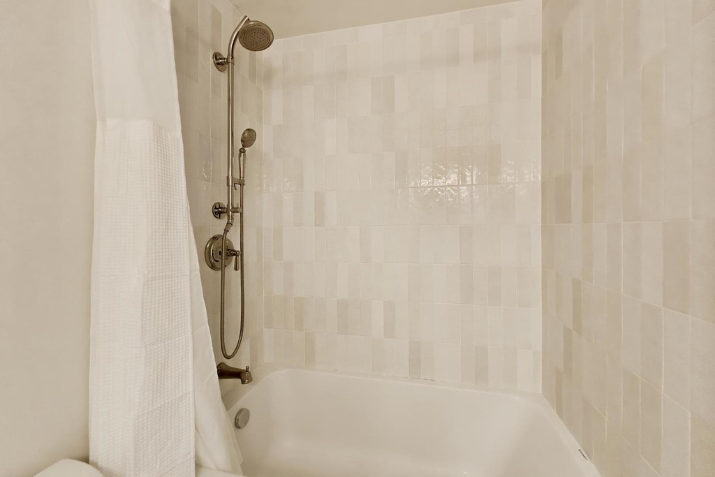 111 E Chestnut Street - Photo 20