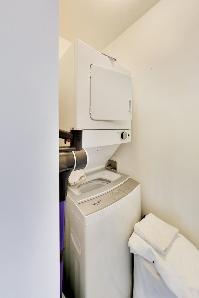 111 E Chestnut Street - Photo 21