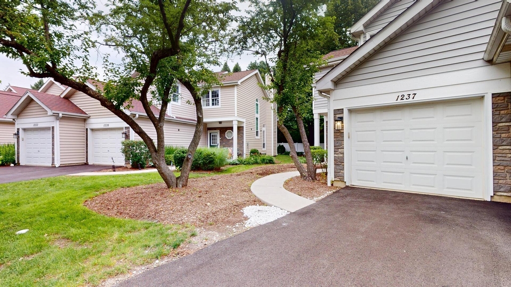 1237 Cranbrook Drive - Photo 2