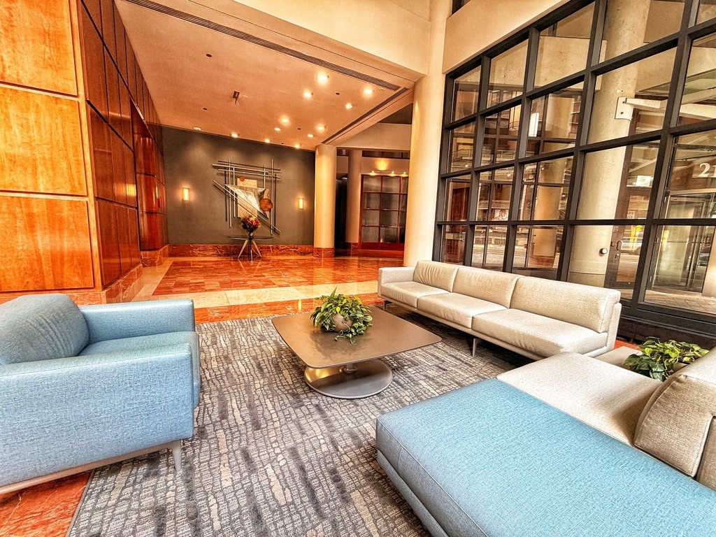 211 E Ohio Street - Photo 2