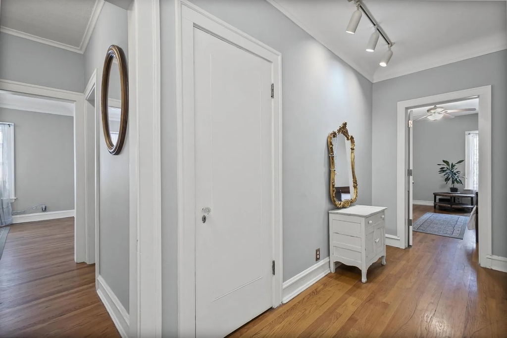 906 Oakton Street - Photo 4