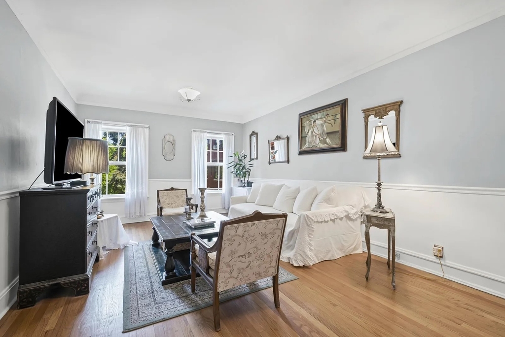 906 Oakton Street - Photo 5