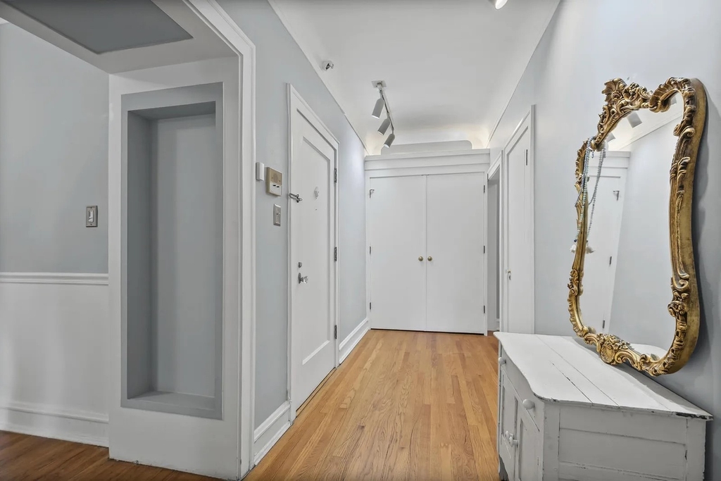 906 Oakton Street - Photo 3