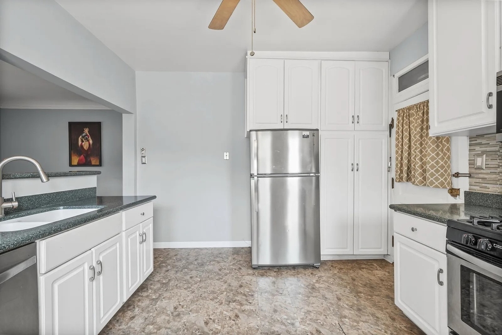 906 Oakton Street - Photo 14
