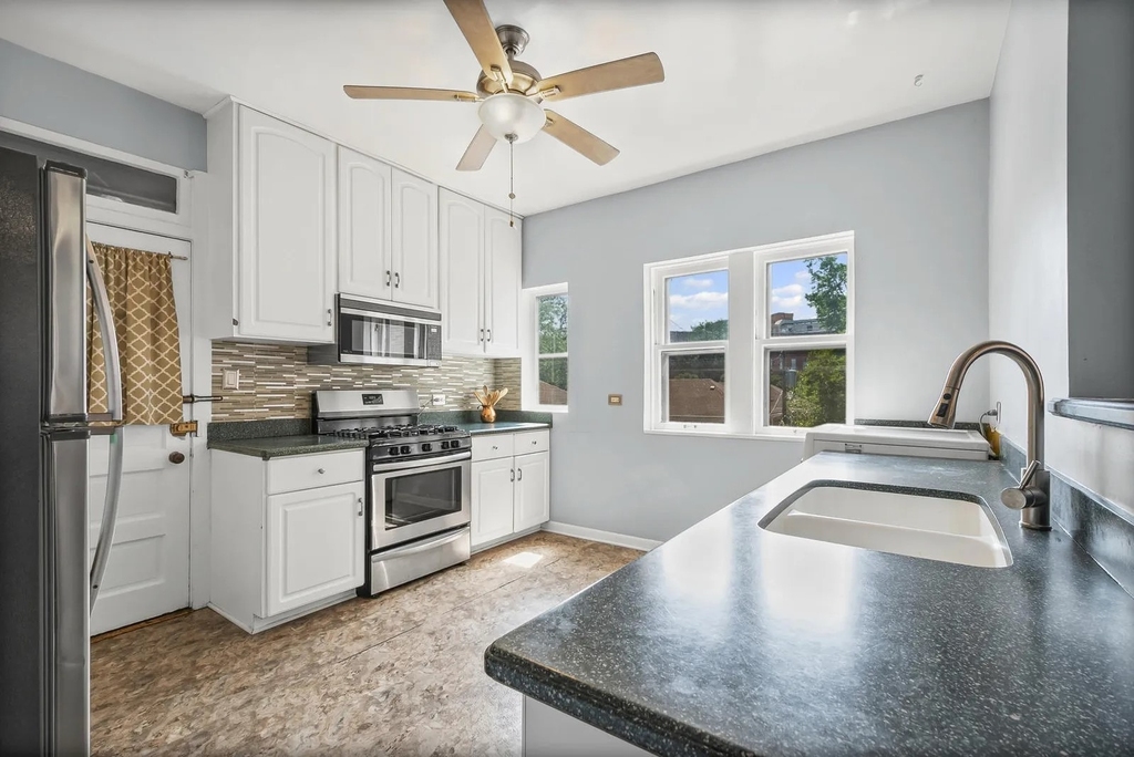 906 Oakton Street - Photo 11