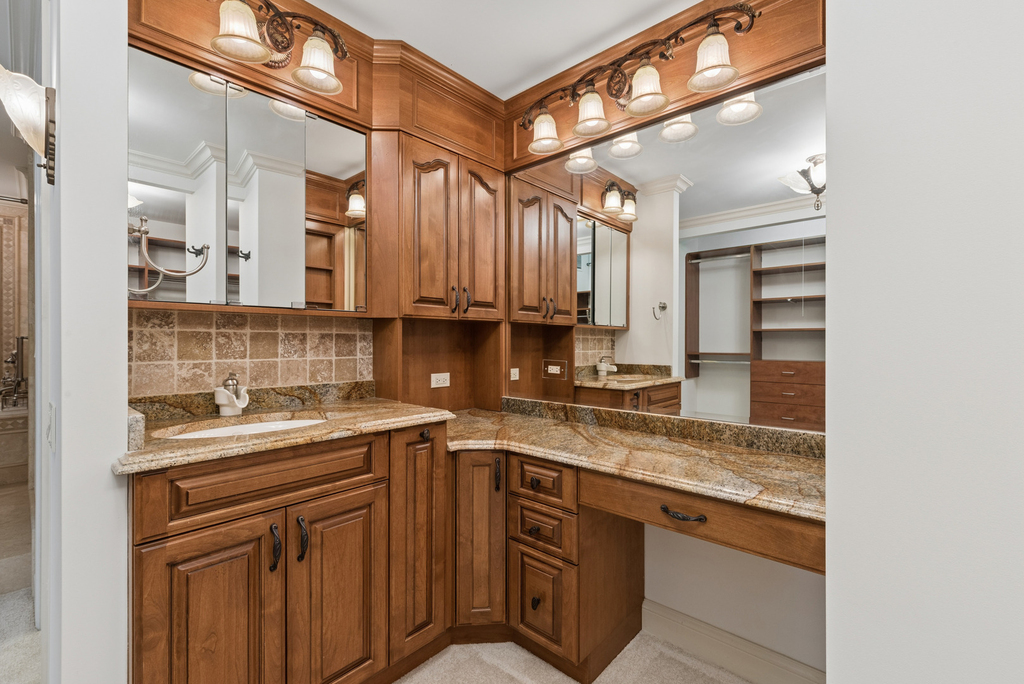 200 E Delaware Place - Photo 32