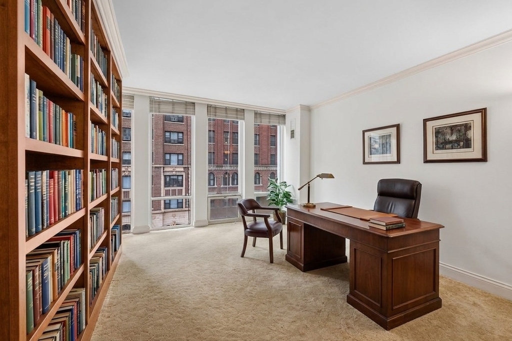 200 E Delaware Place - Photo 18