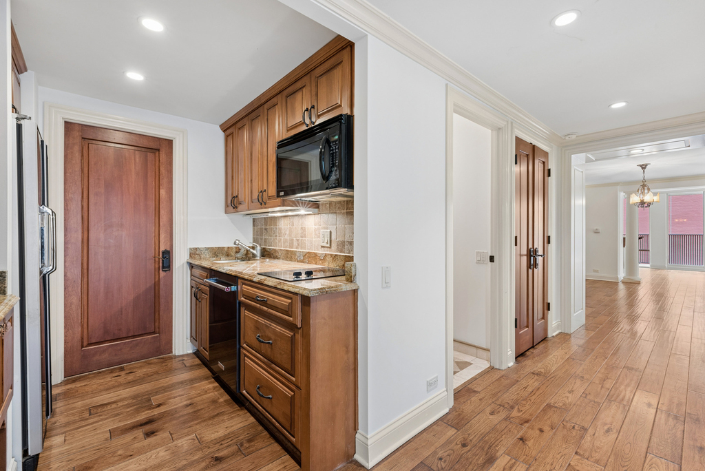 200 E Delaware Place - Photo 24