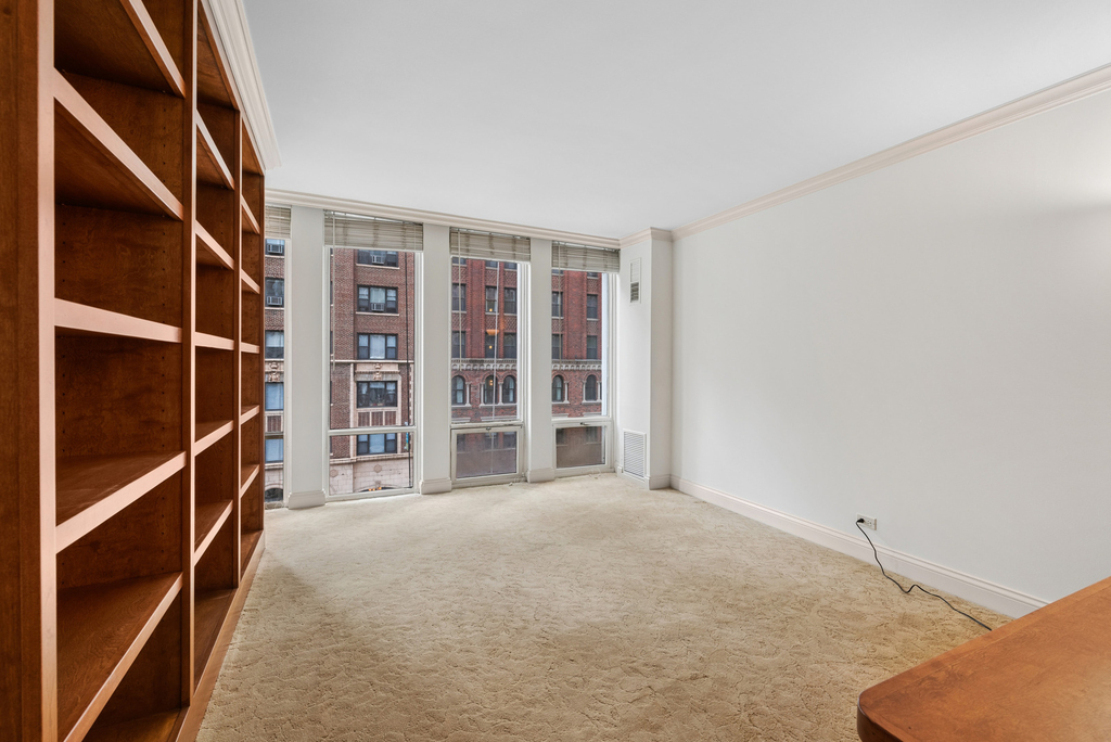 200 E Delaware Place - Photo 19