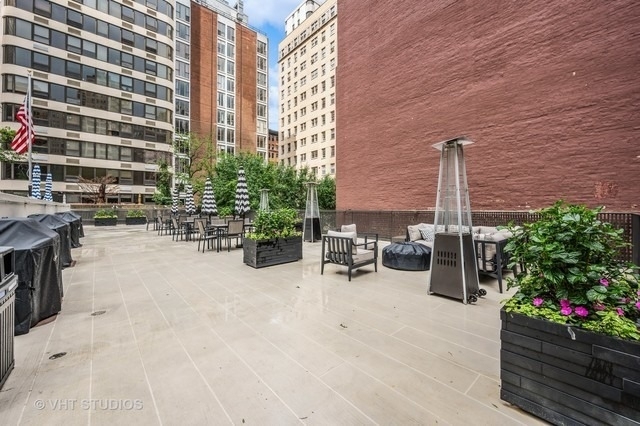 200 E Delaware Place - Photo 38
