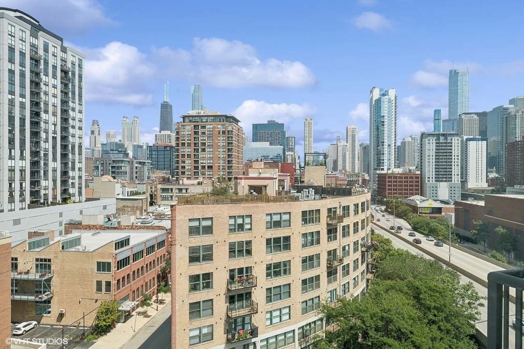 600 N Kingsbury Street - Photo 1