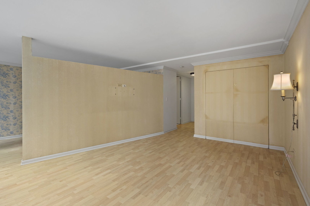 233 E Erie Street - Photo 3