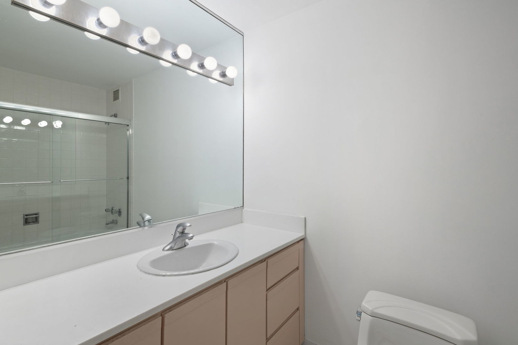 233 E Erie Street - Photo 14
