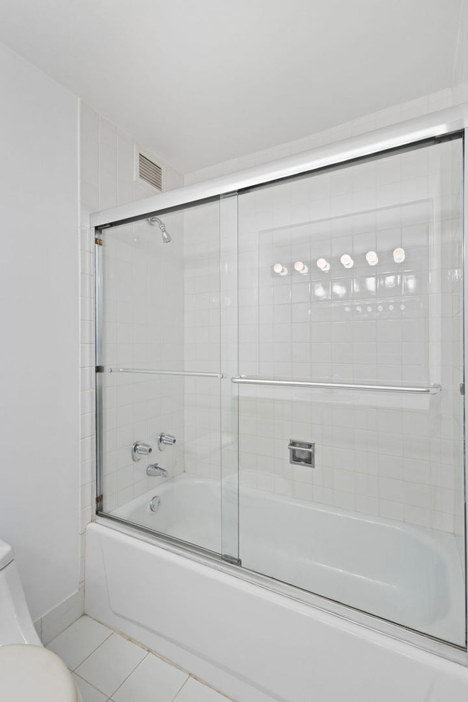 233 E Erie Street - Photo 13