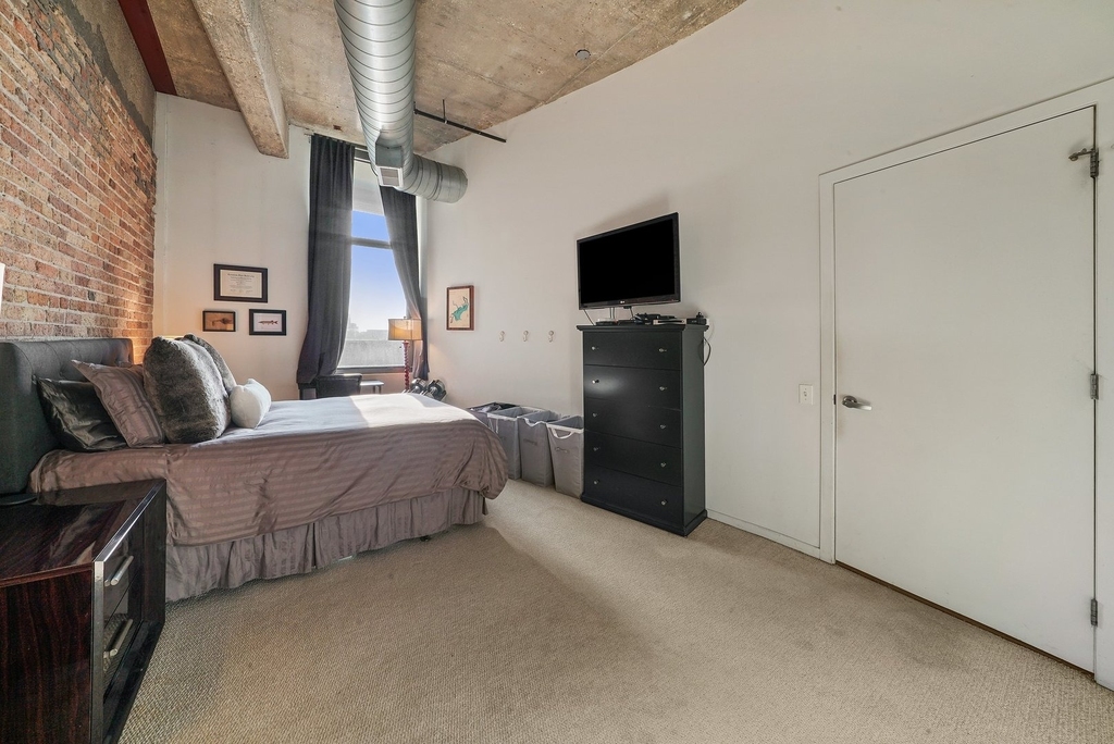 900 N Kingsbury Street - Photo 8