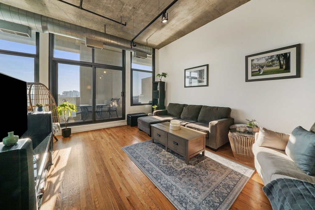 900 N Kingsbury Street - Photo 2