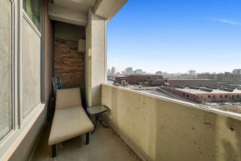 900 N Kingsbury Street - Photo 3