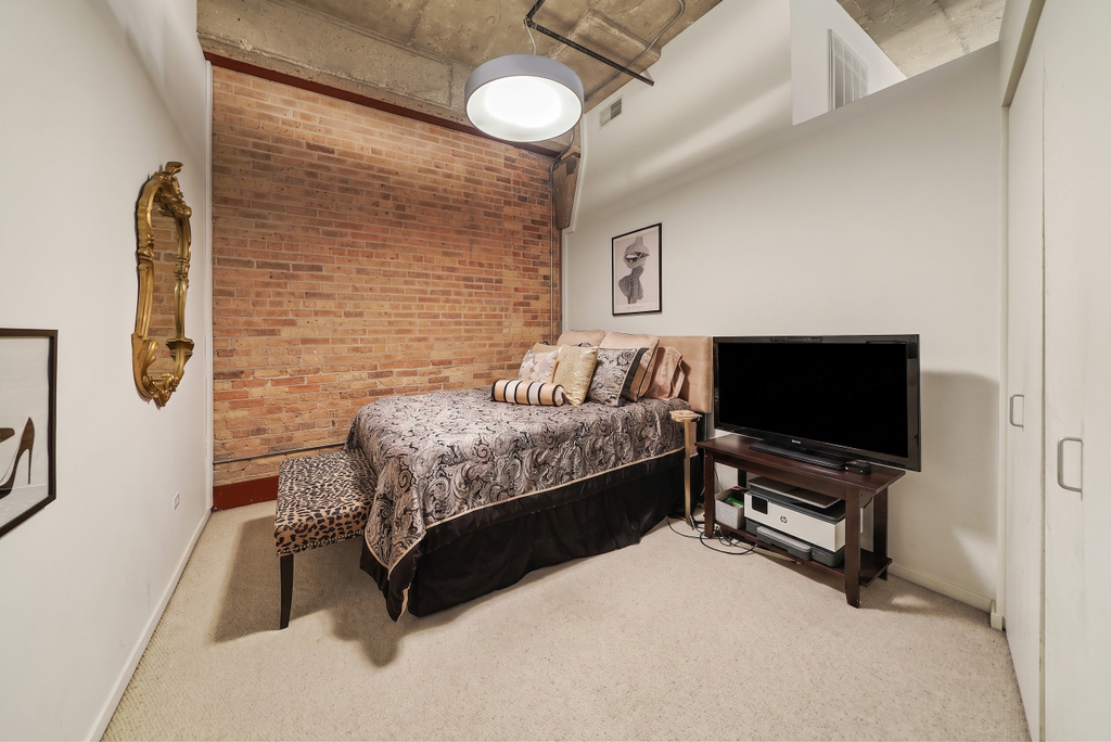 900 N Kingsbury Street - Photo 11