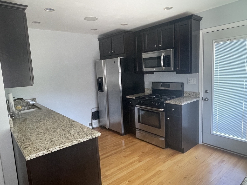 801 S Fairfield Avenue - Photo 2
