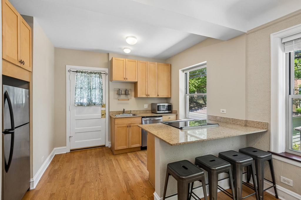2018 W Greenleaf Avenue - Photo 7