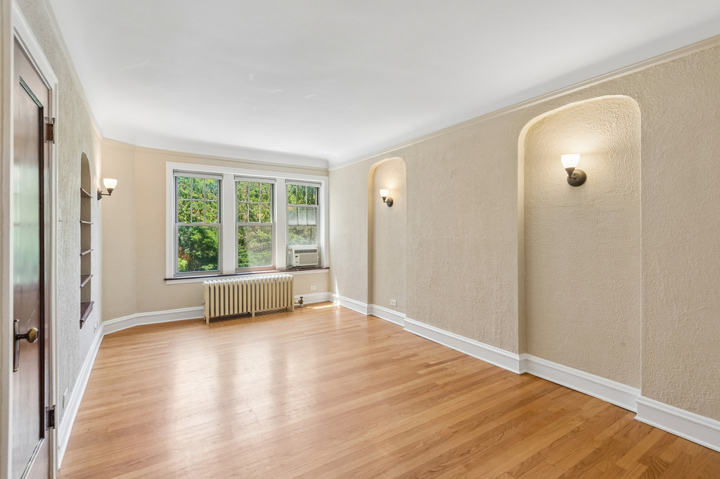 2018 W Greenleaf Avenue - Photo 2