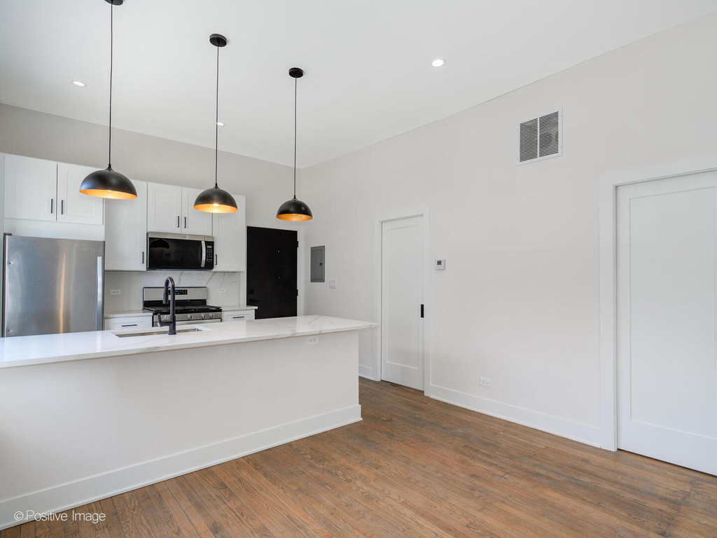 846 N Ashland Avenue - Photo 5
