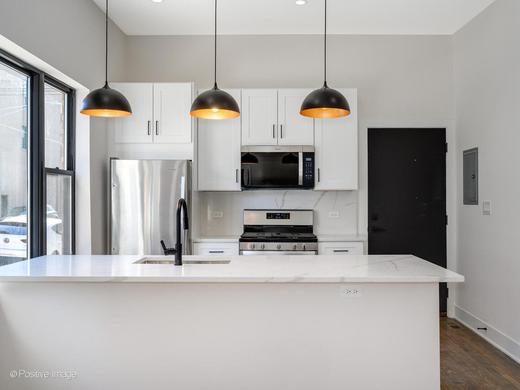 846 N Ashland Avenue - Photo 3