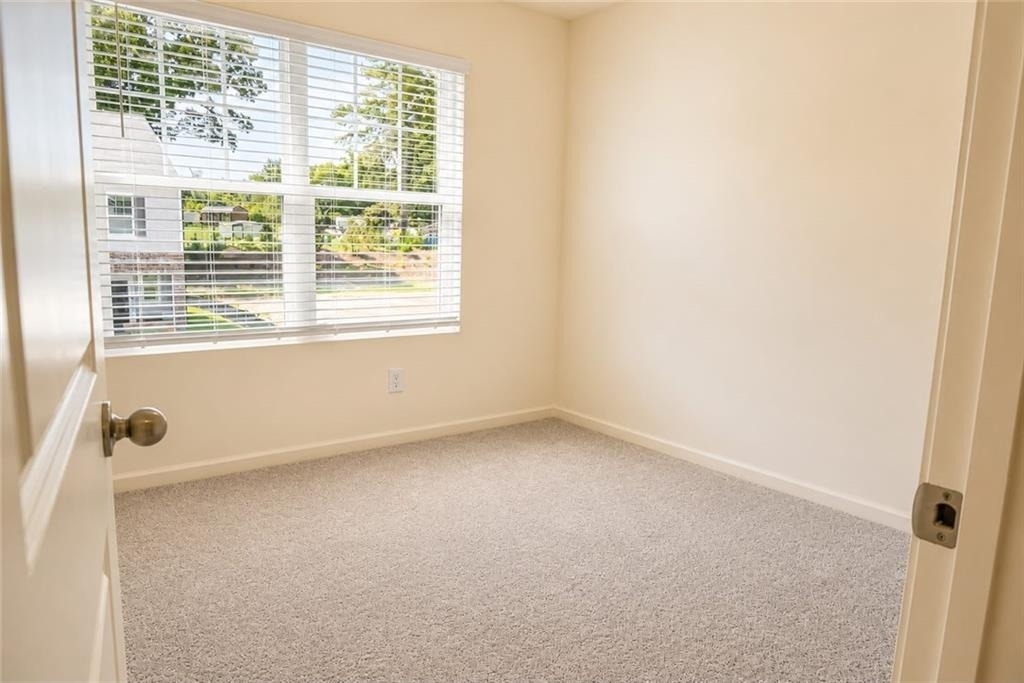 2095 Emerson Dr - Photo 8