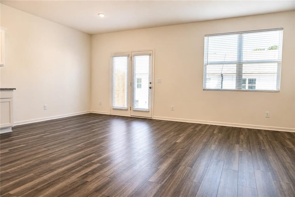 2095 Emerson Dr - Photo 3