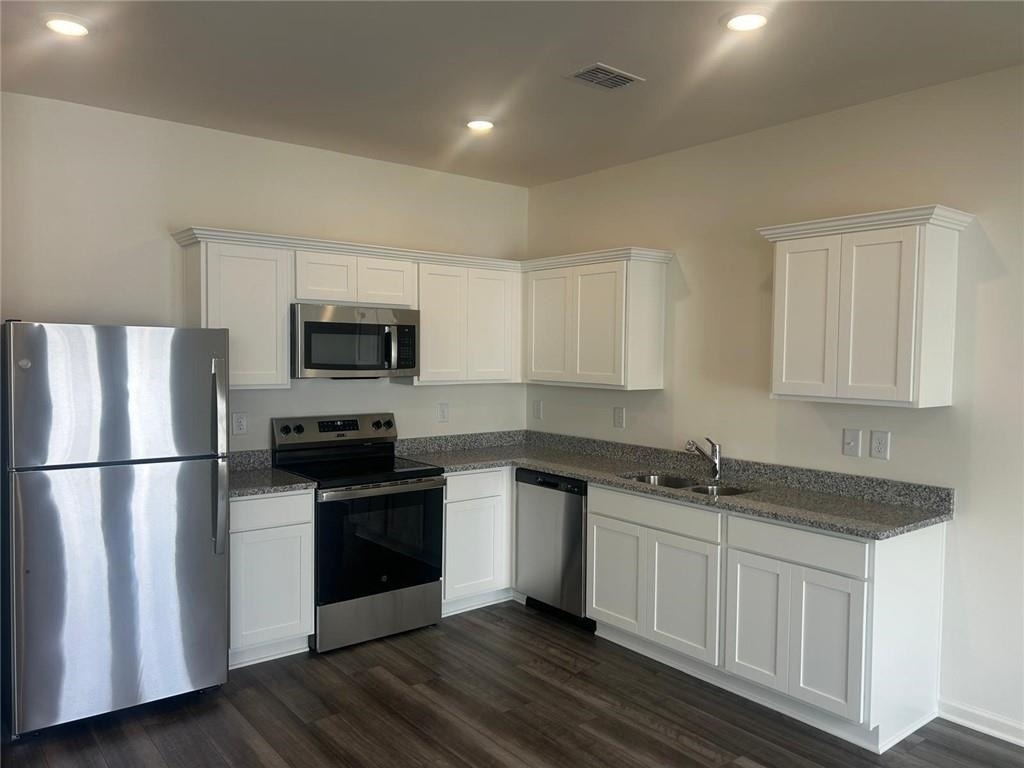 2095 Emerson Dr - Photo 1