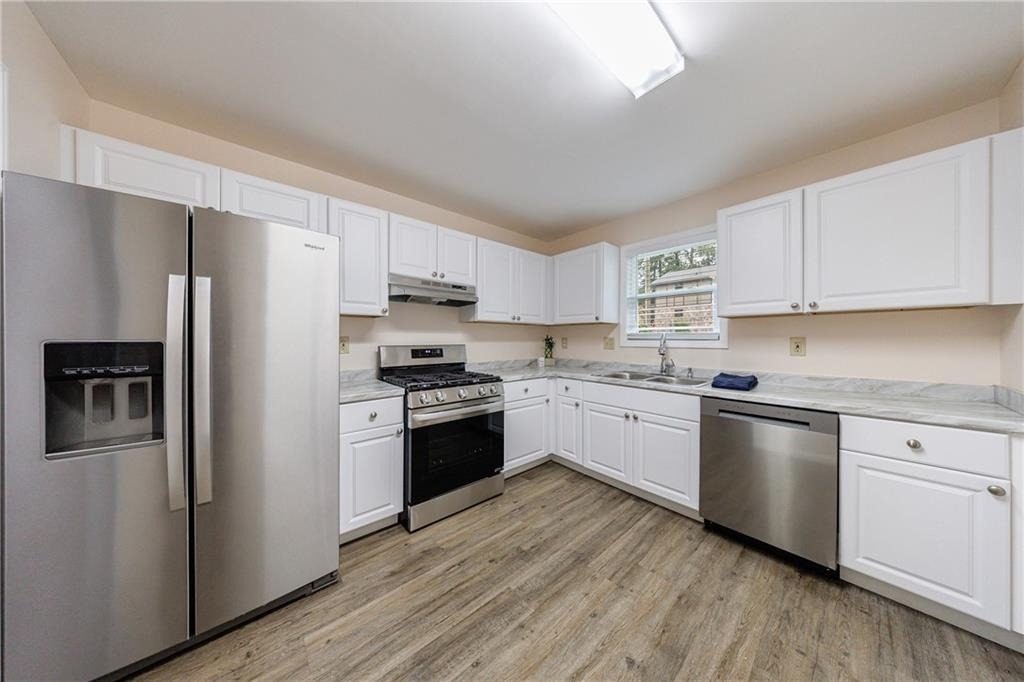 1248 Falling Water Drive Se - Photo 3