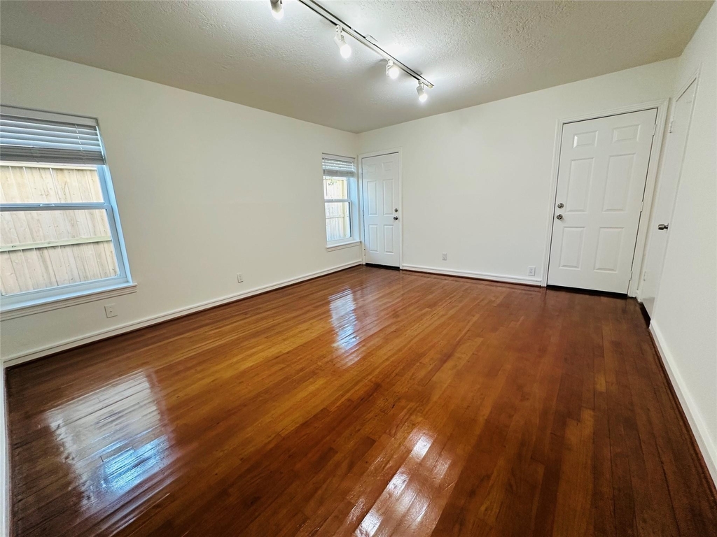 2309 Sheridan Street - Photo 14