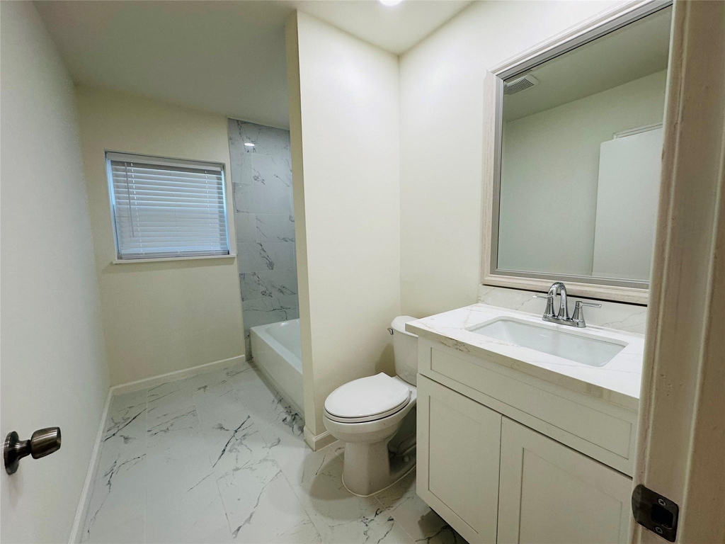 2309 Sheridan Street - Photo 2